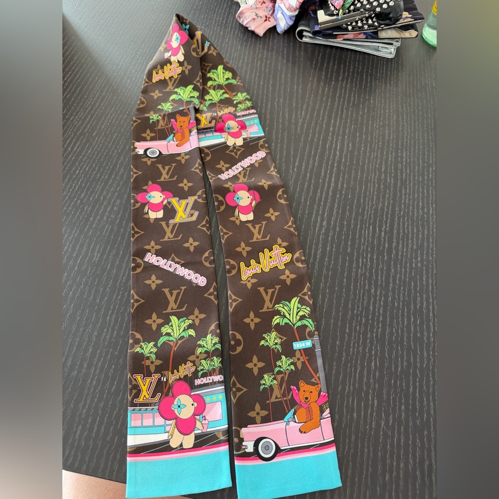 Louis Vuitton LA animation bandeau never used